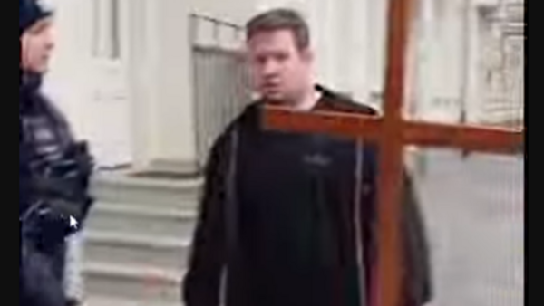 Atak na obrońców życia w Warszawie. Opluł krzyż